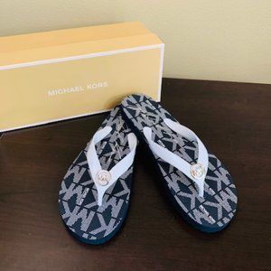 NEW in Box!!! Michael Kors Blue & White Fl…